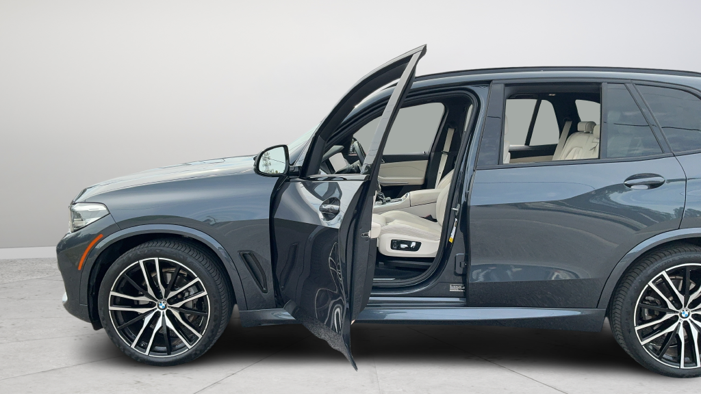 Used 2022 Gray BMW sDrive40i image 22