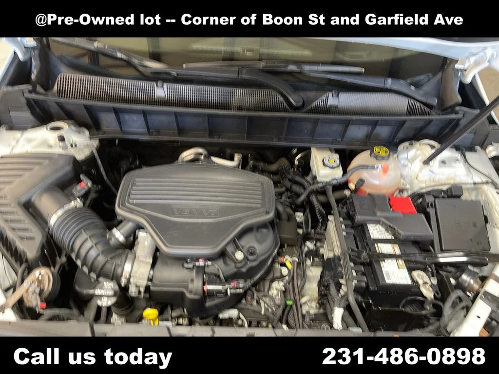 Used 2018 White GMC Denali image 10