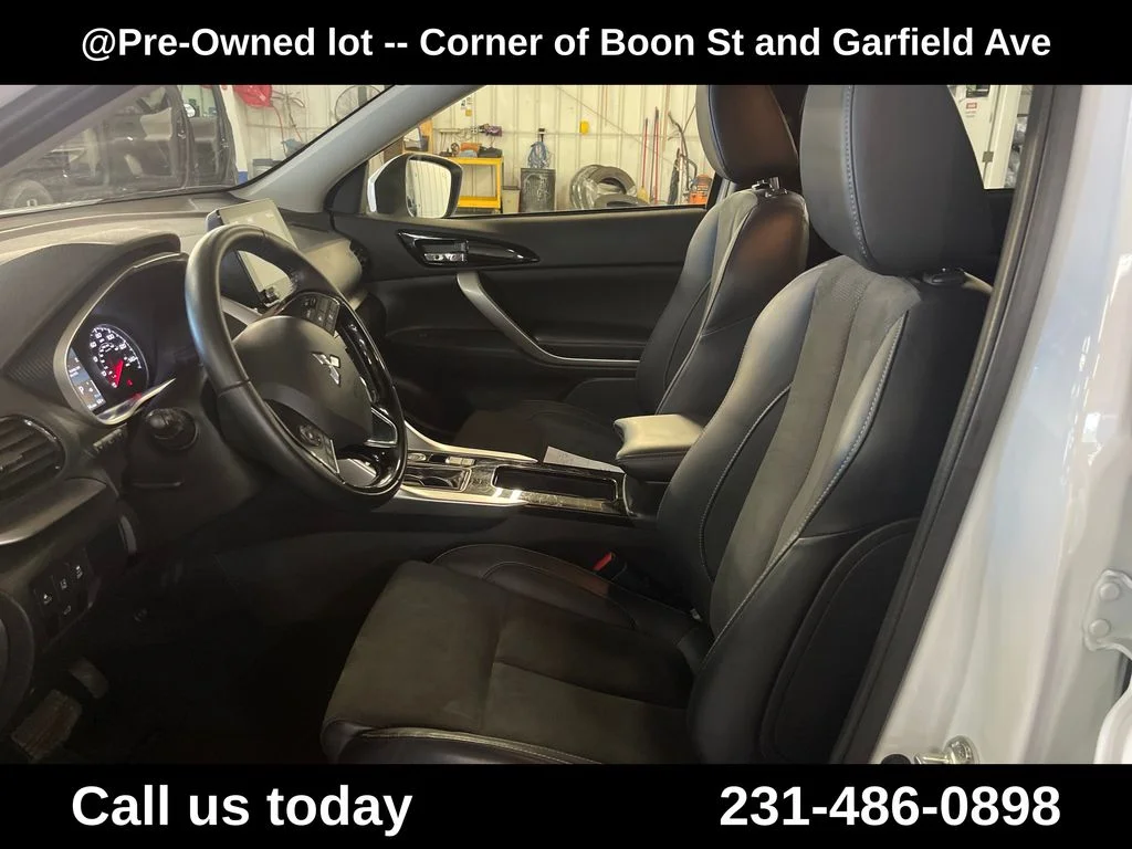 Used 2025  Mitsubishi SE image 13