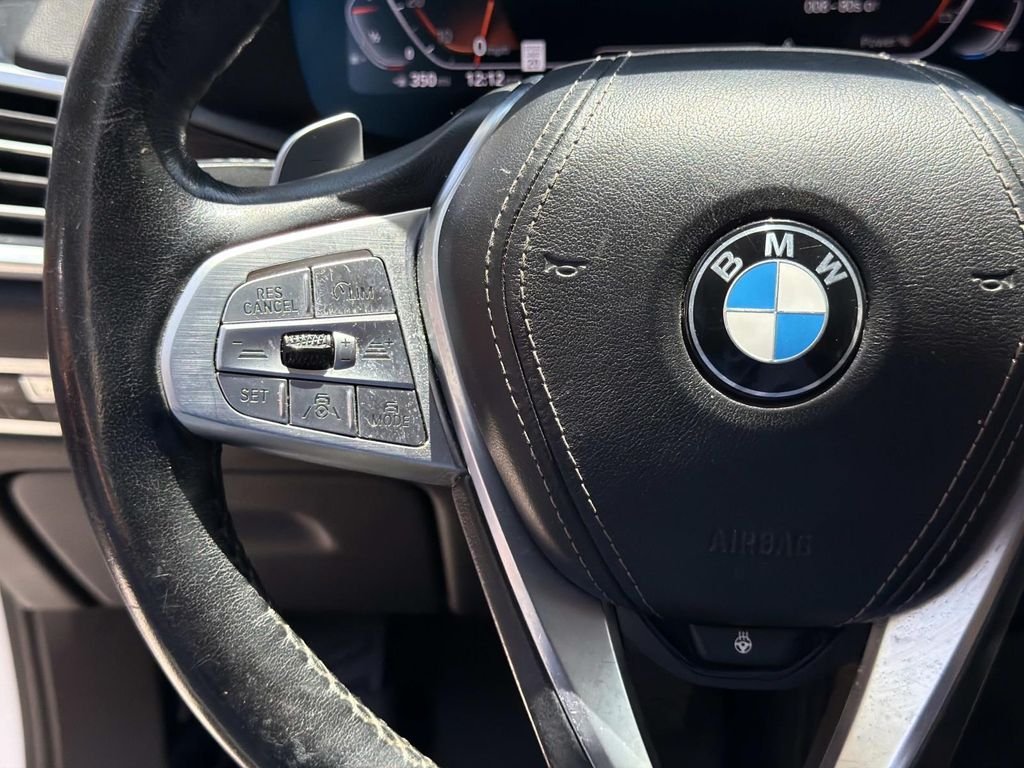 Used 2021 White BMW xDrive40i image 23