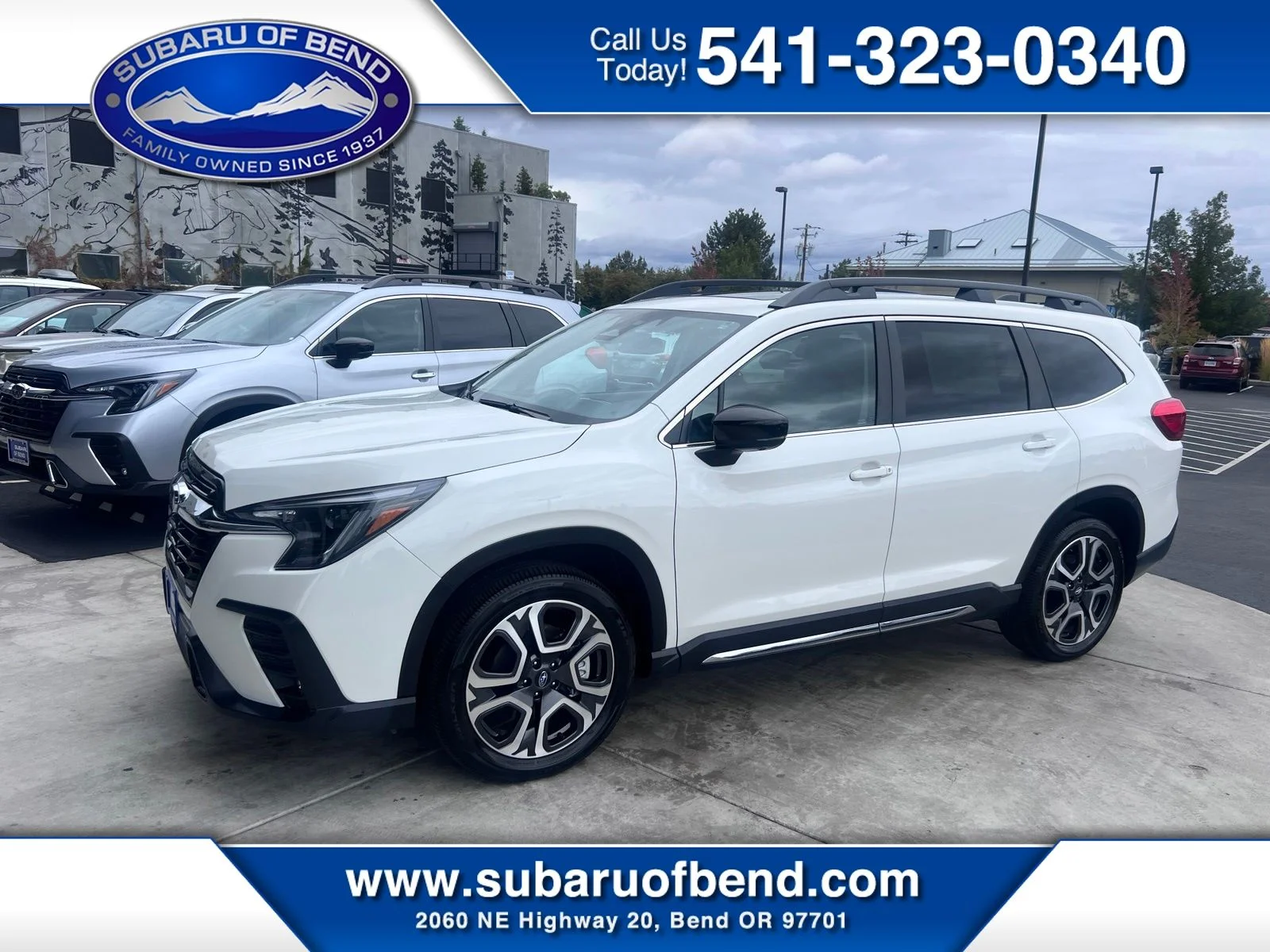 Used 2025 Crystal White Pearl Subaru Limited image 1