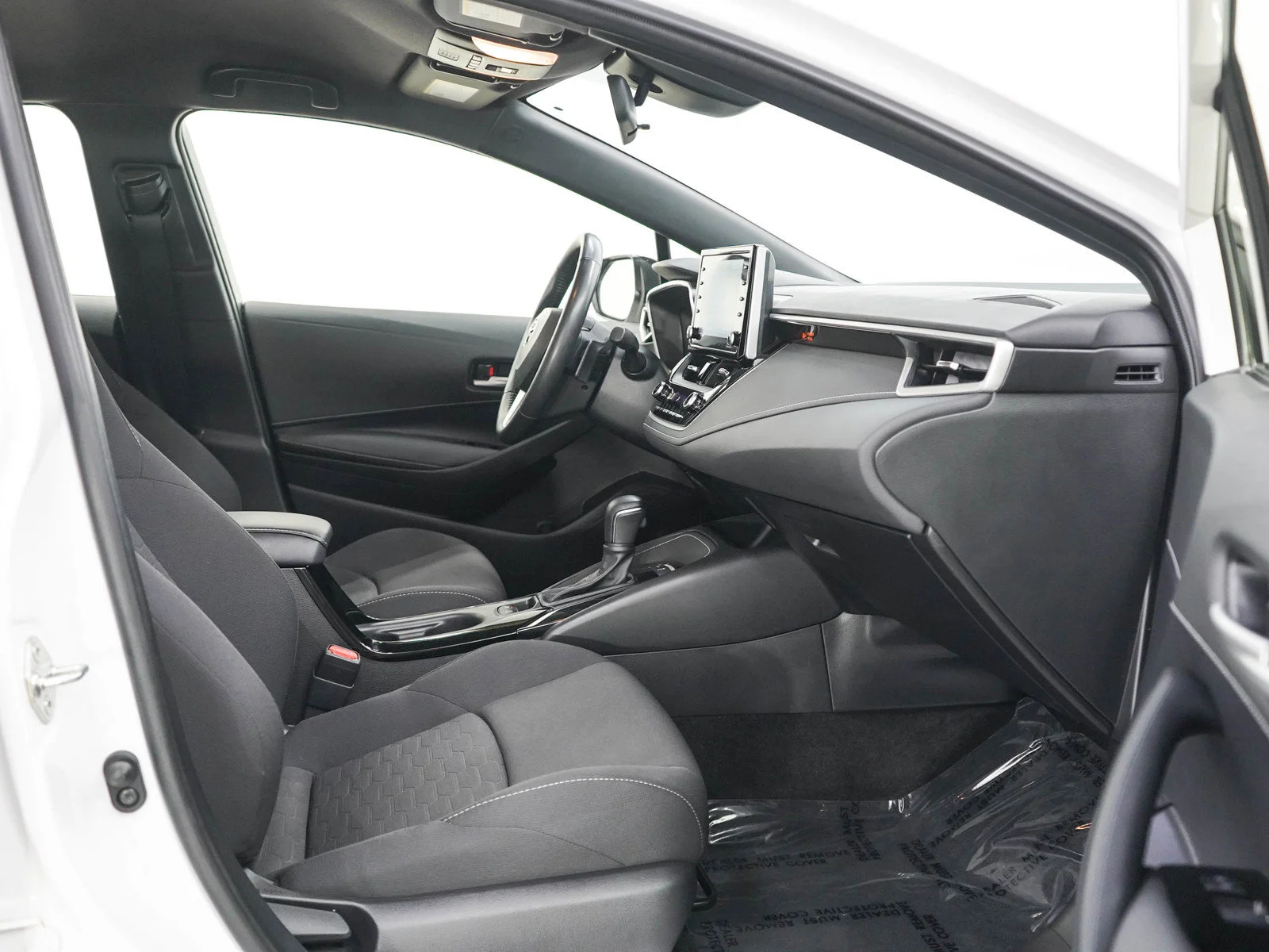 Used 2022  Toyota SE image 10