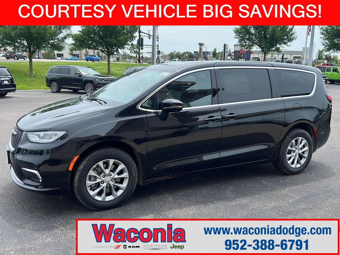2025 Chrysler Pacifica Select AWD's photo