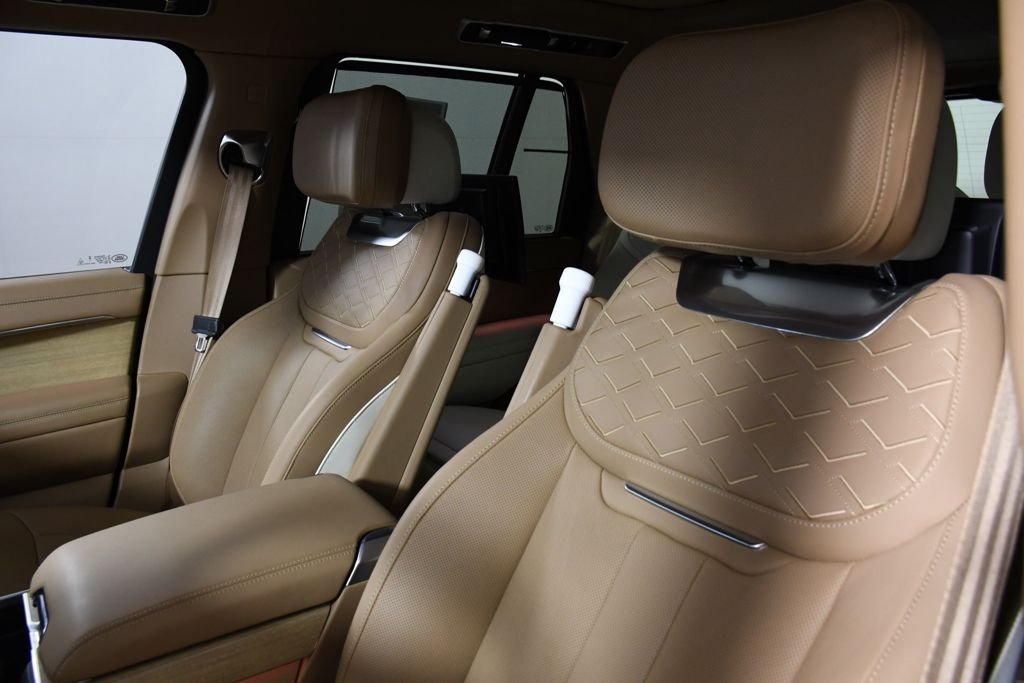 Used 2023 Icy White SV Bespoke Special Effect Gloss Land Rover SV image 16