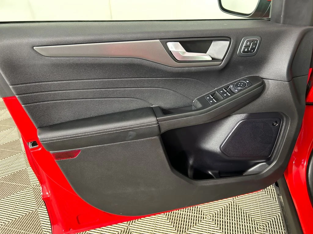 Used 2024 Red Ford Active image 11