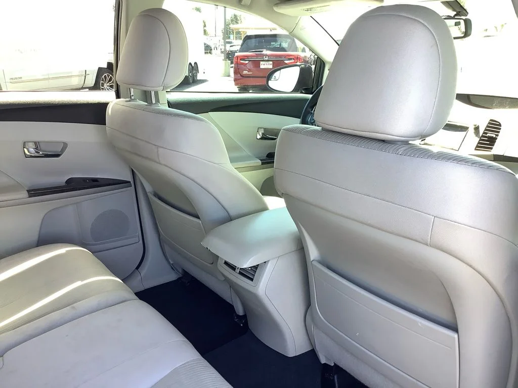 Used 2015 Gray Toyota LE image 17