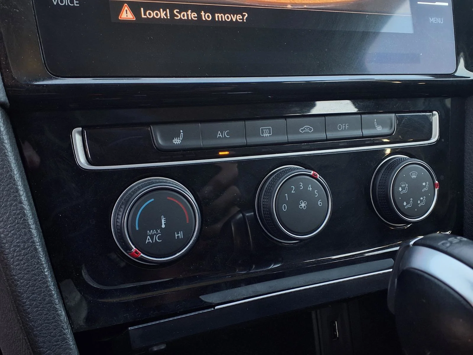 Used 2019 Blue Volkswagen 2.0T SE image 9