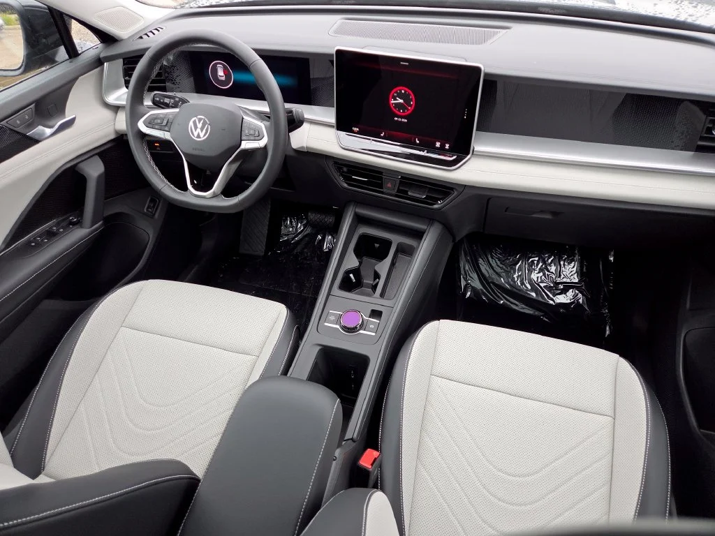New 2026 Deep Black Pearl Volkswagen SE image 16