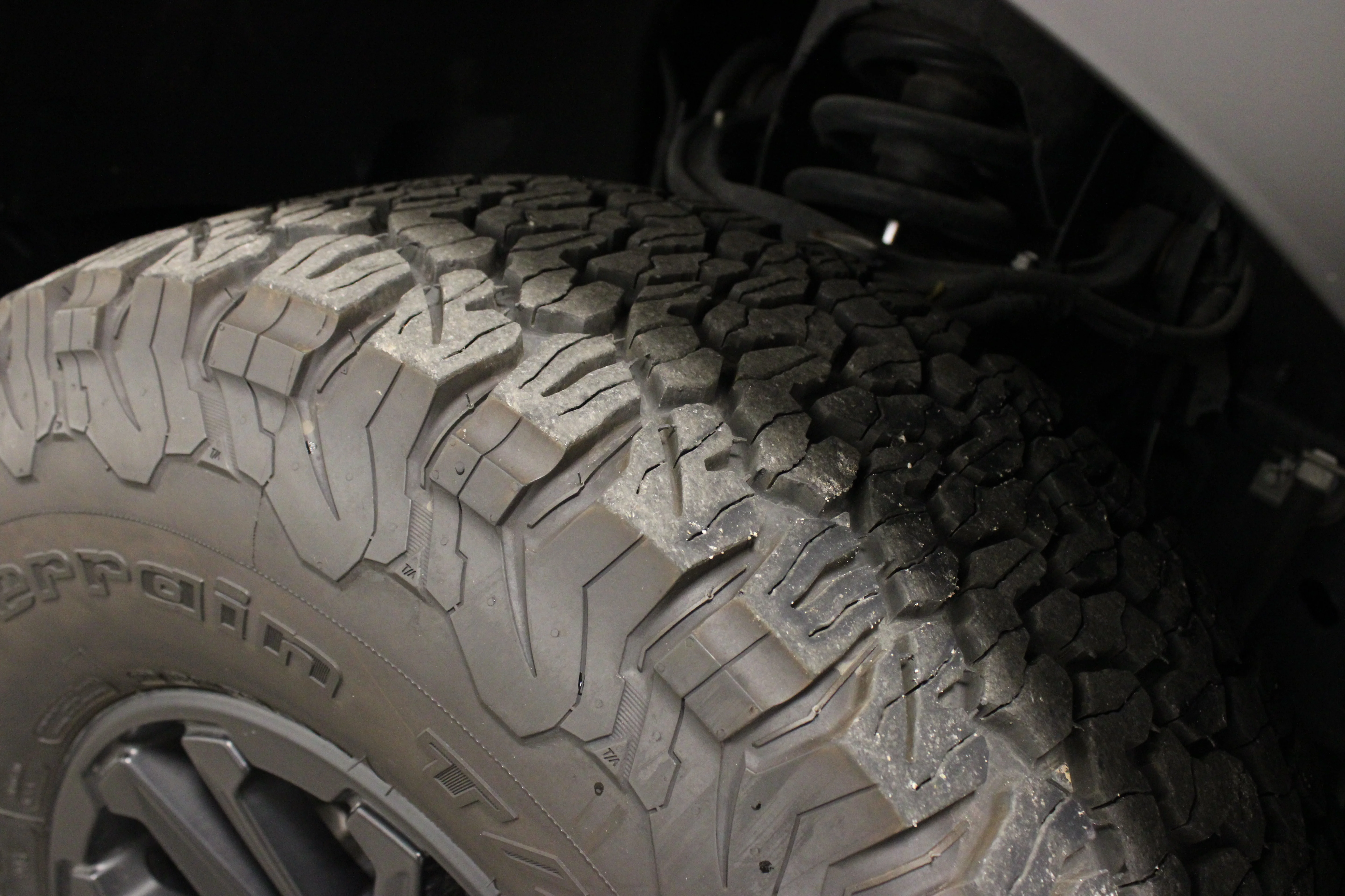 Used 2025 Space White Metallic Ford Raptor image 12