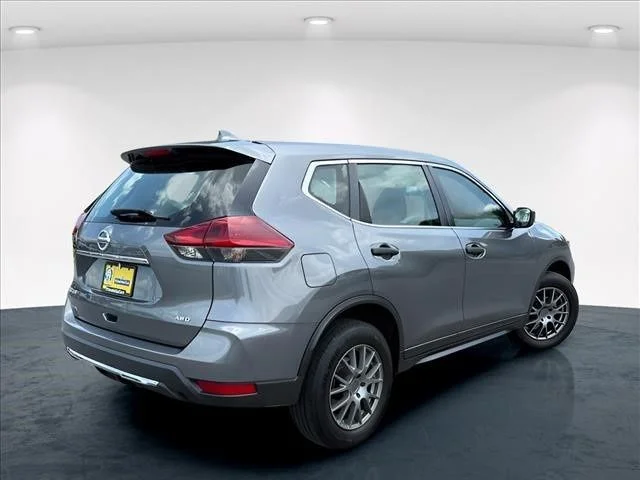 Used 2019 Gray Nissan S image 6