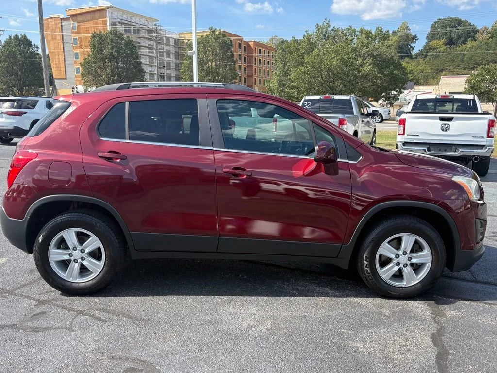 Used 2016 CRIMSON METALLIC Chevrolet LT image 8