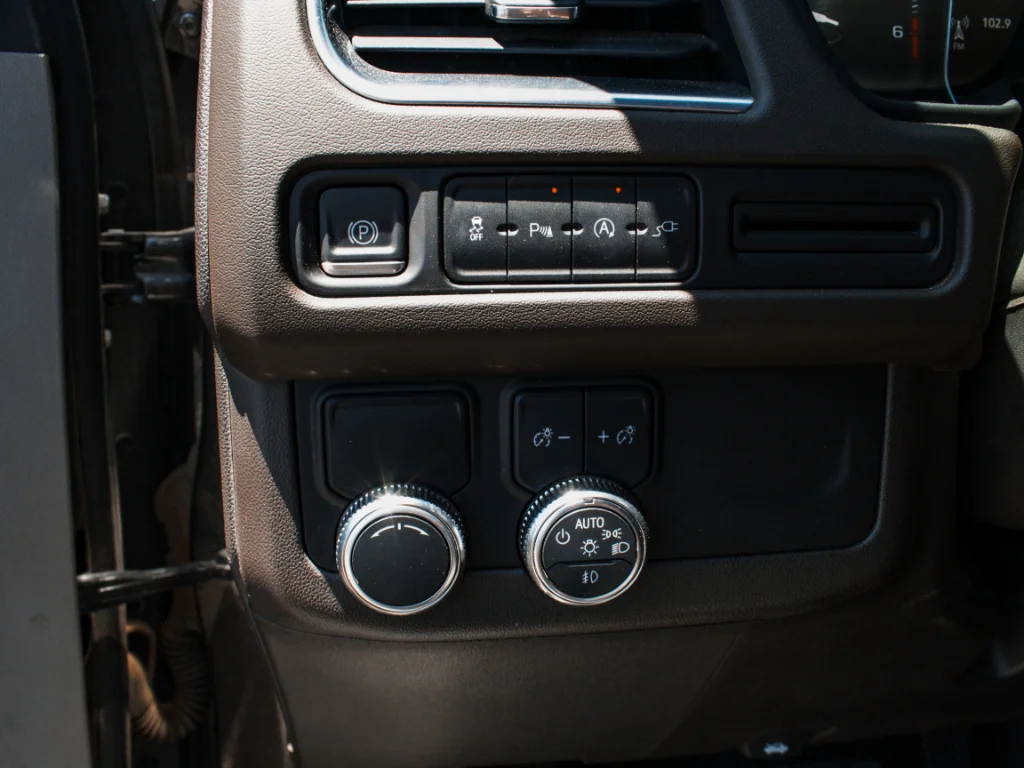 Used 2021 Smokey Quartz Metallic GMC SLE image 11