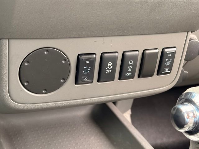 Used 2016 Red Nissan SL image 17