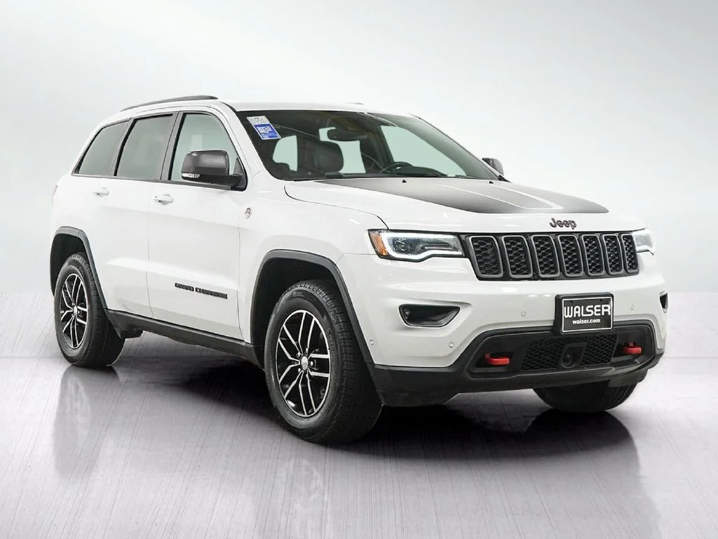 Used 2018 Bright White Clearcoat Jeep Trailhawk image 9