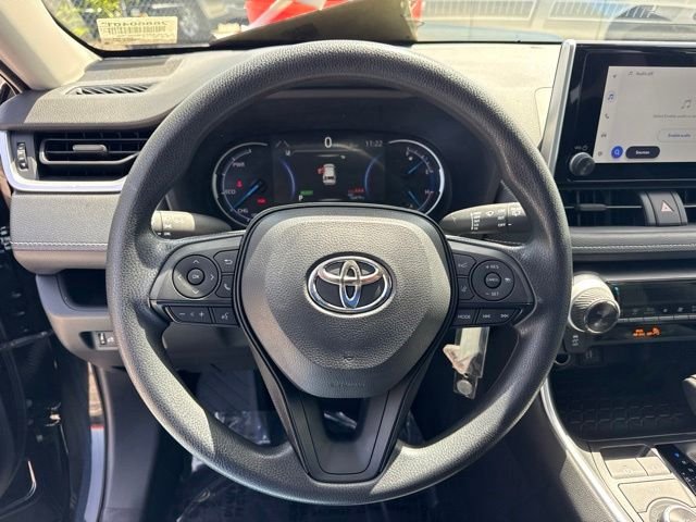 2025 Toyota RAV4 LE - Photo 23