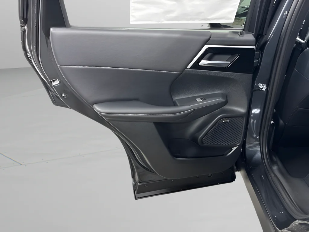 New 2026 Graphite Gray Mitsubishi LE 1.5T S-AWC image 28