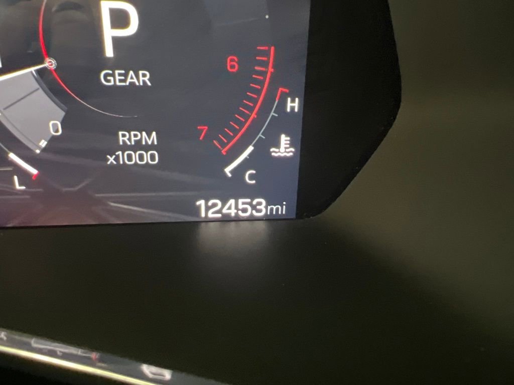 Used 2024 Onyx Black GMC Elevation image 11