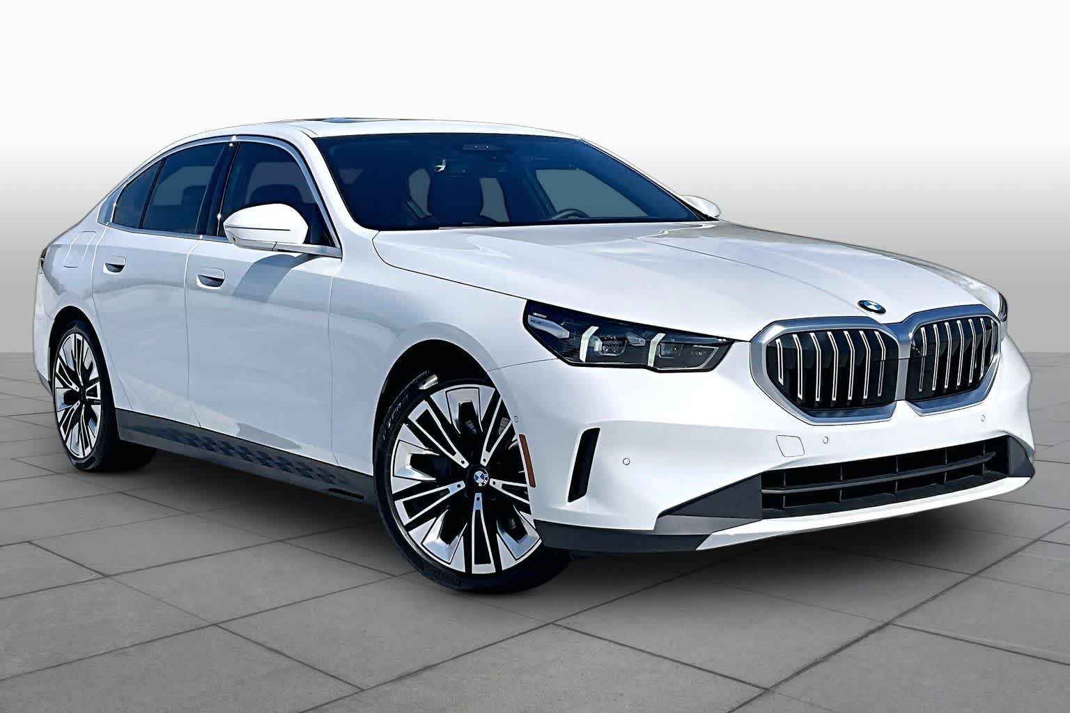 Used 2026 Alpine White BMW 540i xDrive image 3