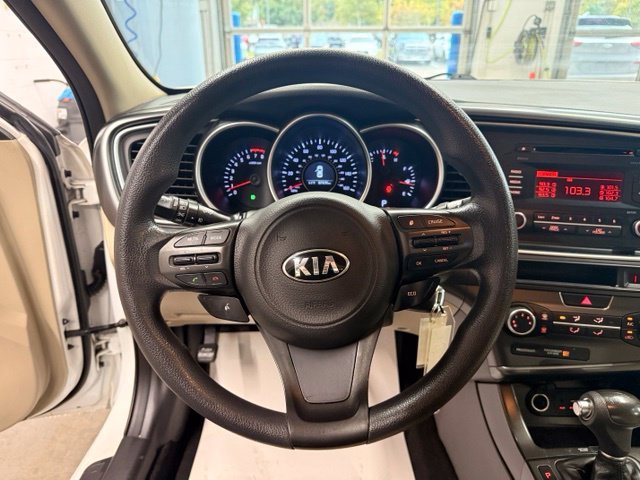 Used 2015 White Kia LX image 12