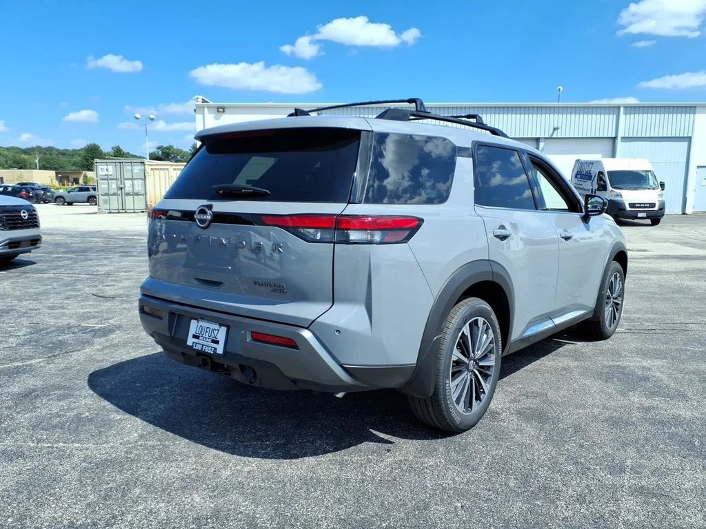 2026 Nissan Pathfinder Platinum - Photo 3