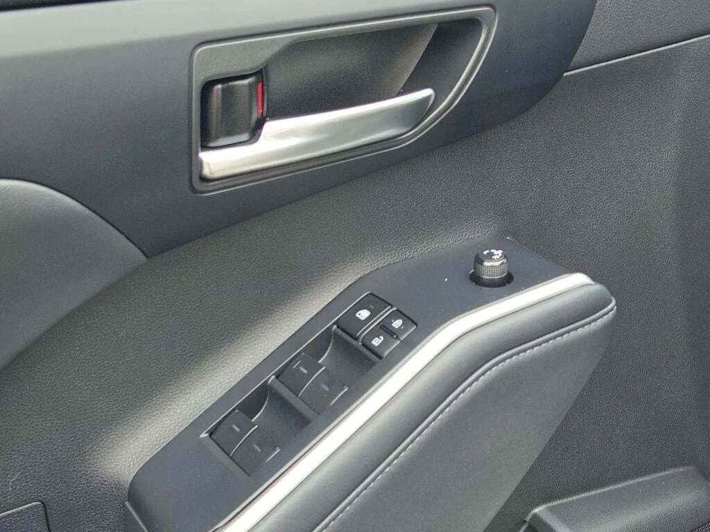 Used 2022 Silver Toyota XLE image 23
