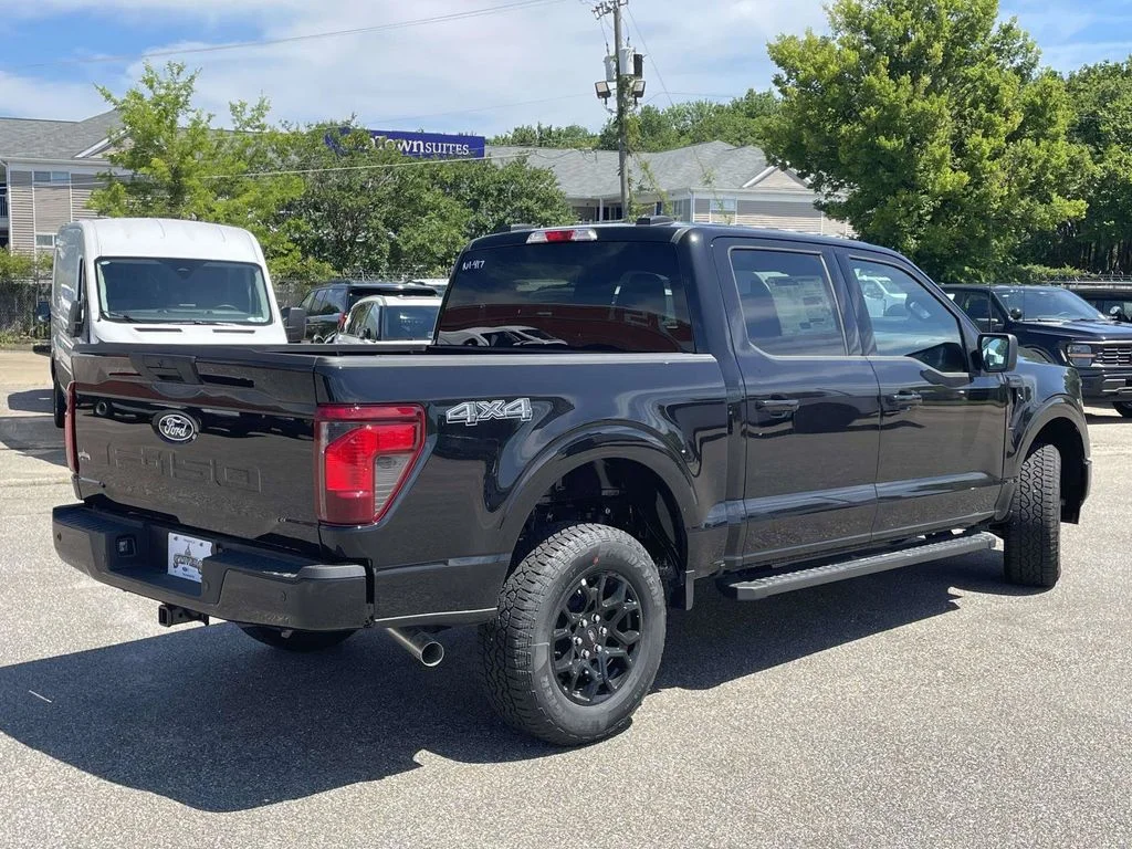 New 2026 Black Ford XLT image 3