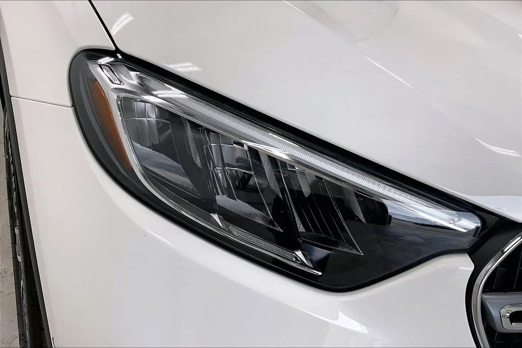 New 2026 Polar White Mercedes-Benz GLC 300 image 25
