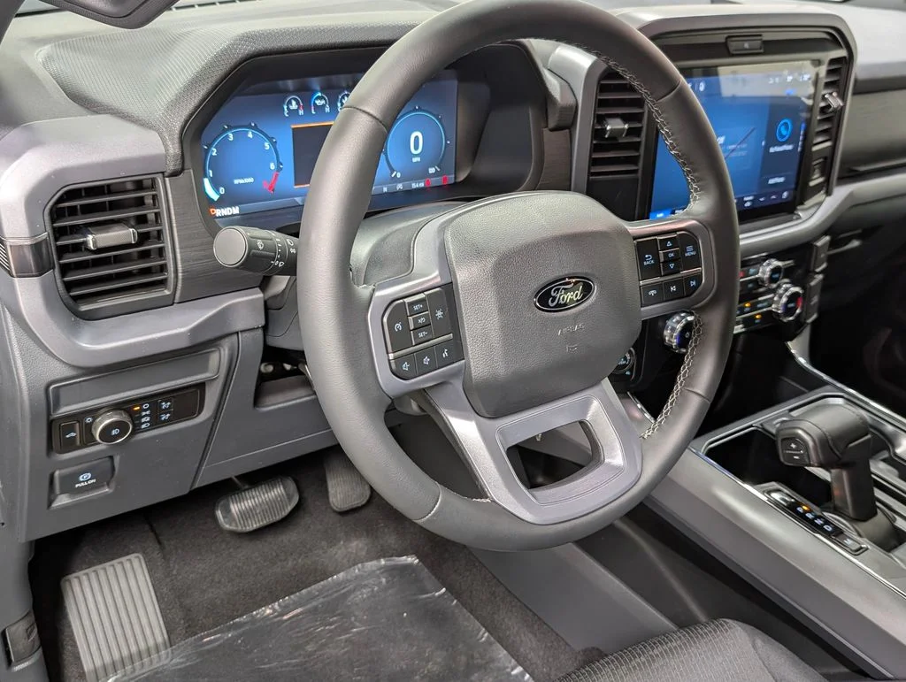 New 2026 Oxford White Ford XLT image 10