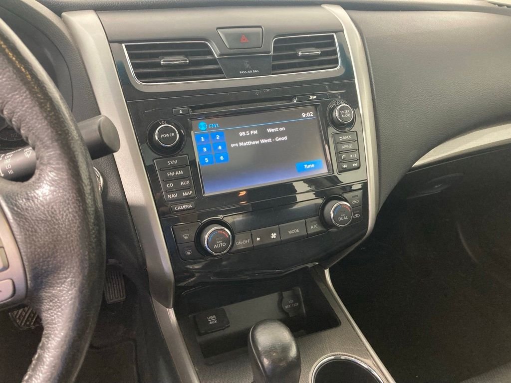 Used 2015 Silver Nissan 2.5 SL image 2