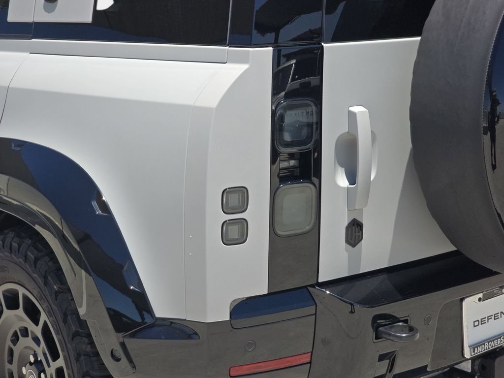 2026 Land Rover Defender X-Dynamic SE - Photo 35