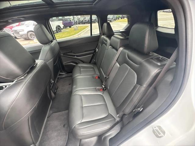 New 2026 Bright White Clear-Coat Exterior Paint Jeep Limited image 12