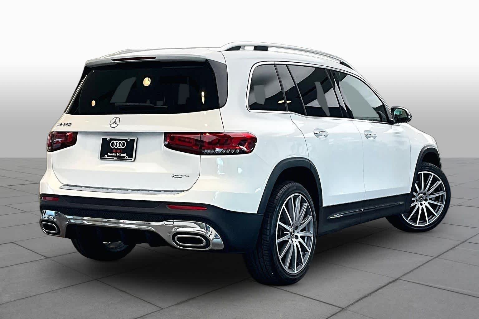Used 2021 Polar White Mercedes-Benz GLB 250 image 12