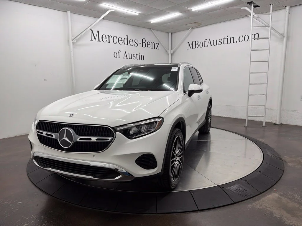 New 2027 White Mercedes-Benz GLC 300 image 3