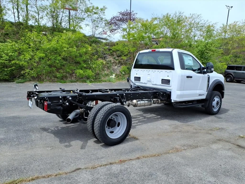 New 2026 Oxford White Ford F-450® XL image 15