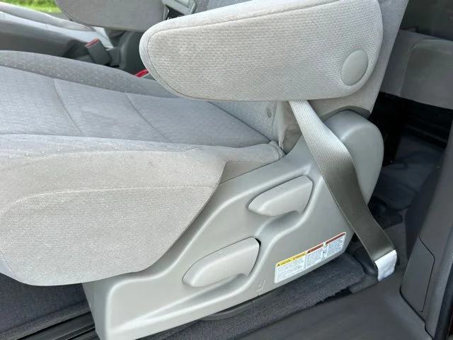 Used 2015 Red Toyota LE image 37