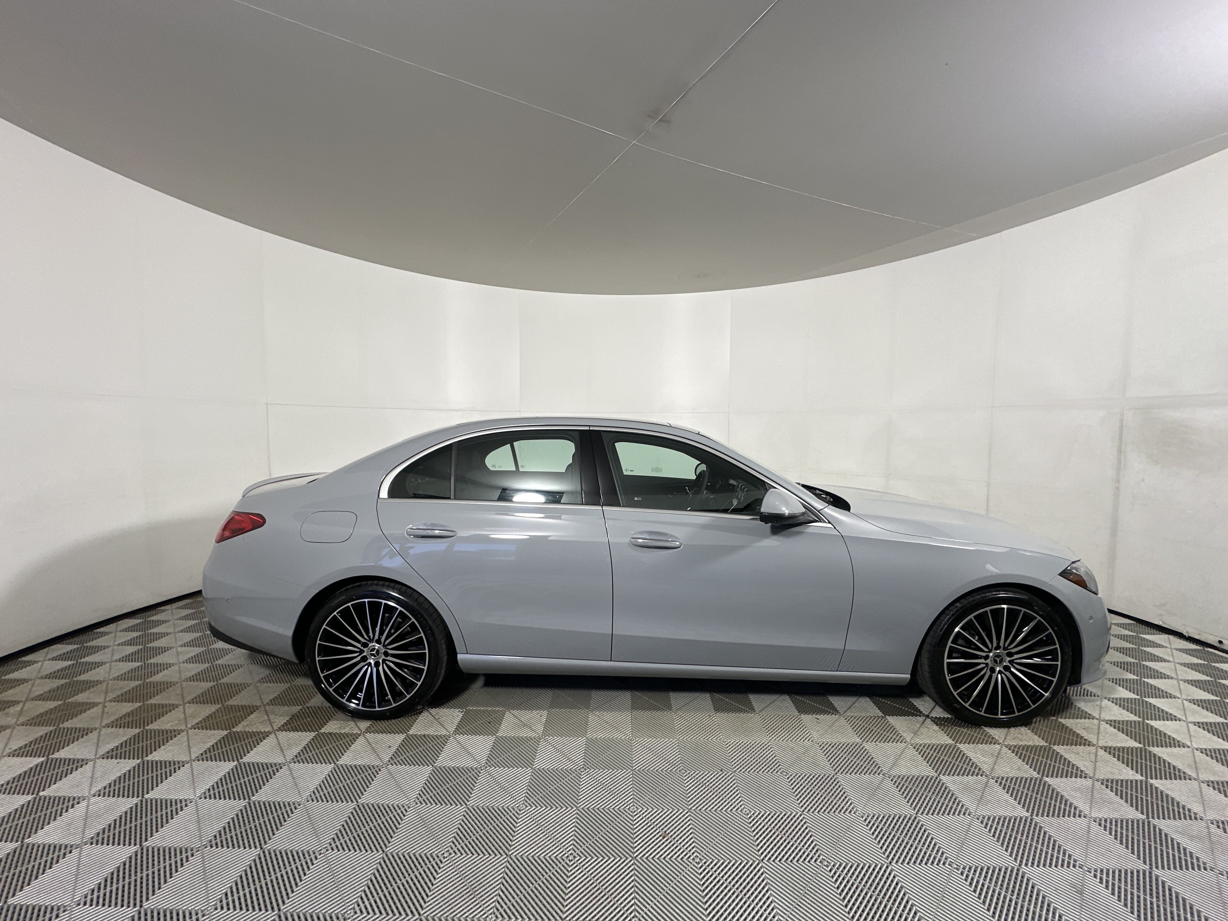 New 2026 MANUFAKTUR Alpine Grey Mercedes-Benz C 300 image 8