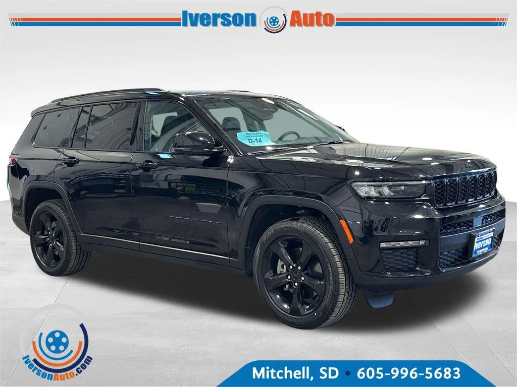 Used 2023 Diamond Black Crystal Pearlcoat Jeep Limited image 1