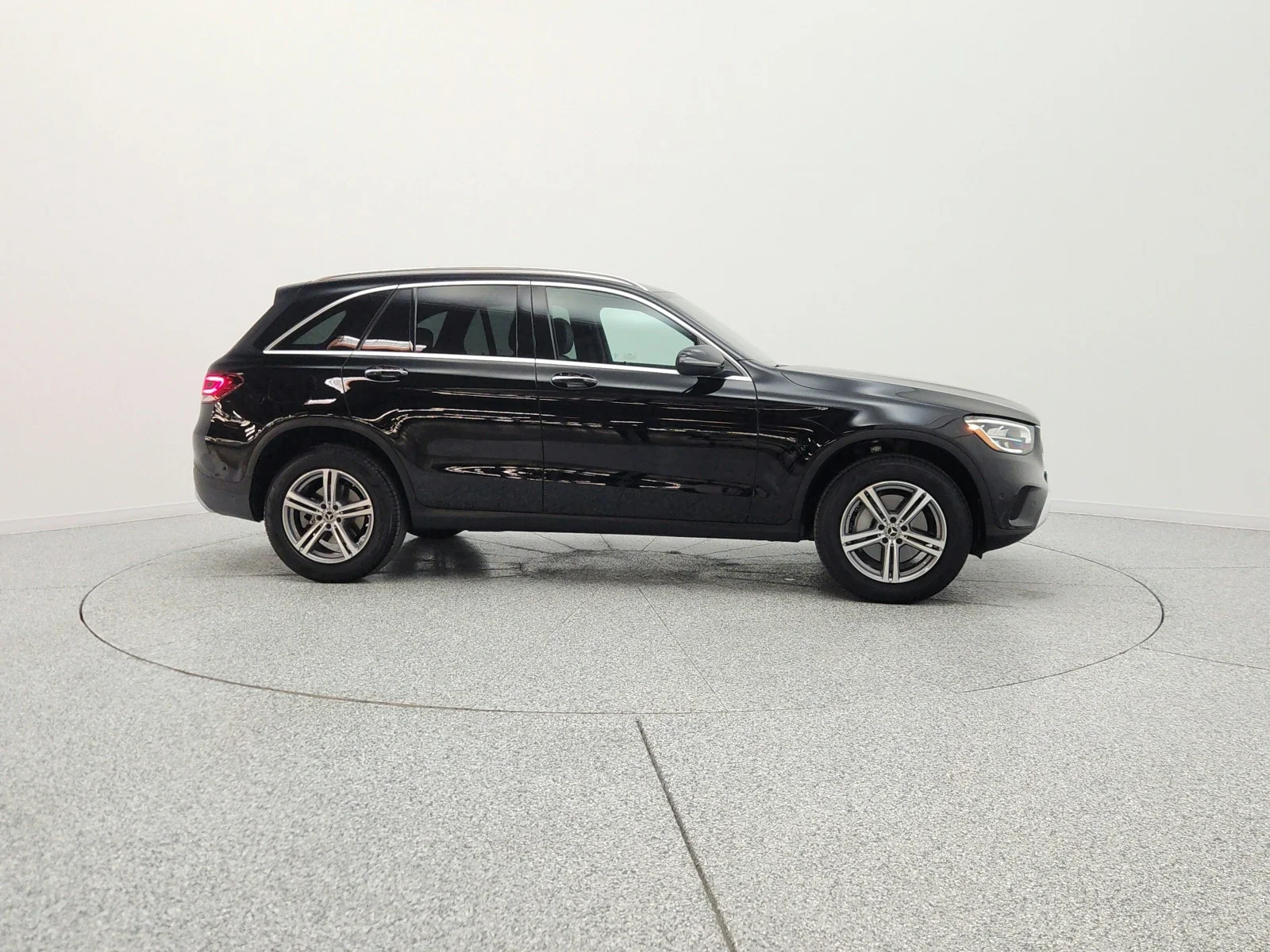 Used 2022 Black Mercedes-Benz GLC 300 SUV image 4