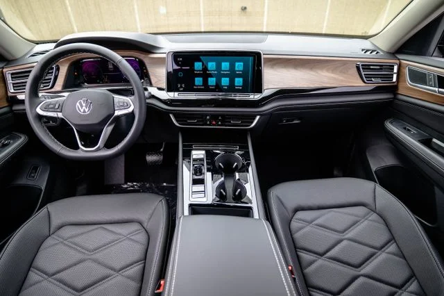 New 2026 Black Volkswagen 2.0T SE w/Technology image 11