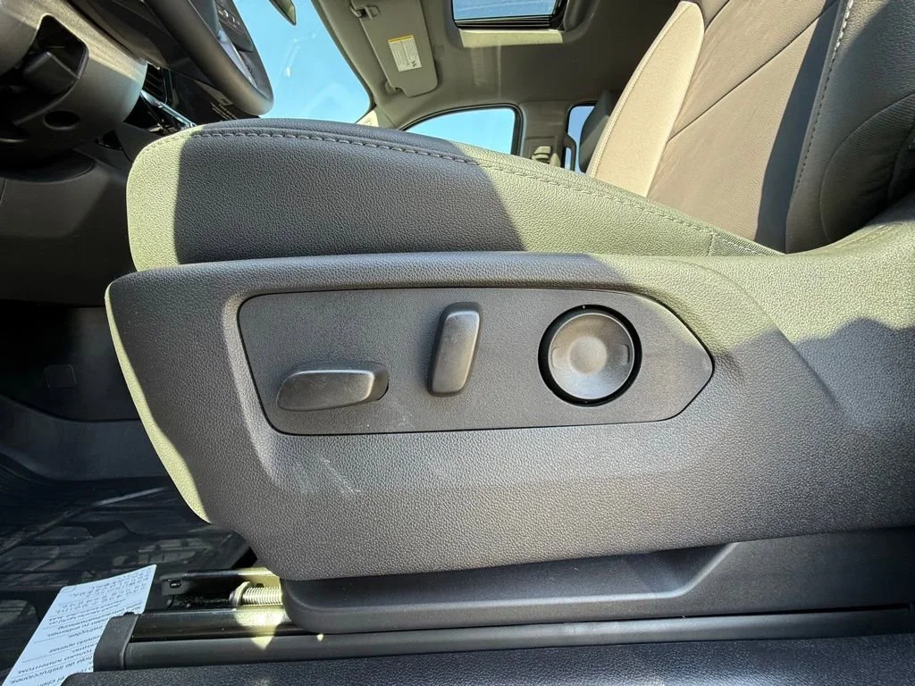 New 2026 Summit White GMC Elevation image 28
