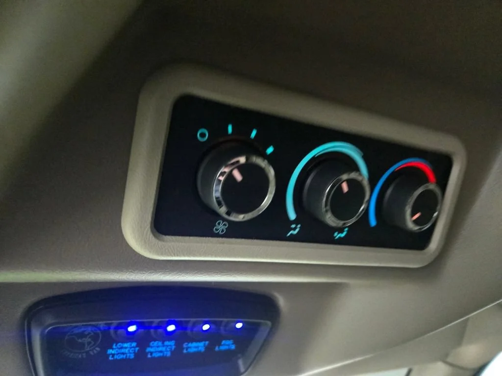 Used 2023 Special Exterior Color GMC Work Van image 27