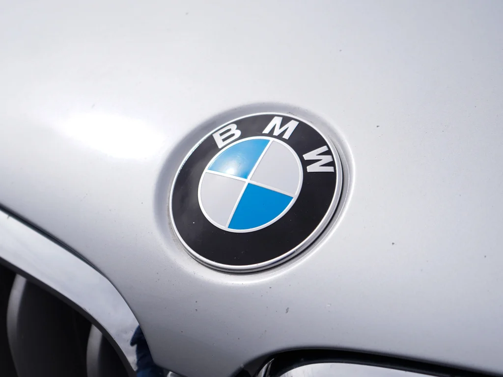 Used 2017 Glacier Silver Metallic BMW xDrive40e iPerformance image 3