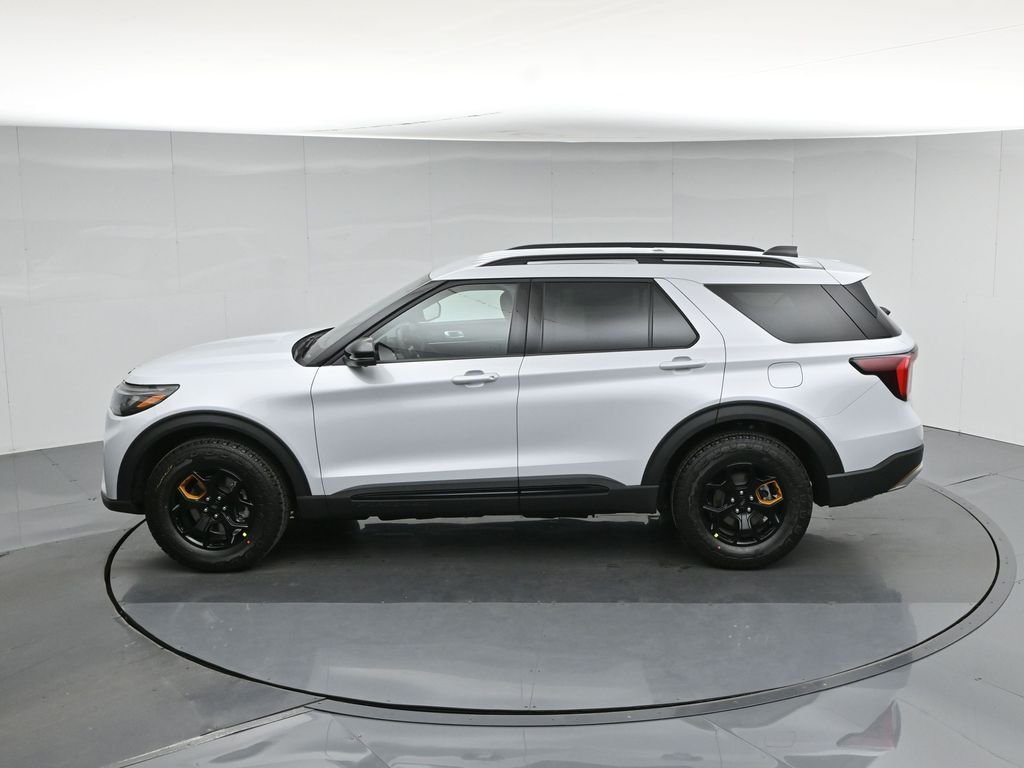 New 2026 Space White Metallic Ford Tremor image 40