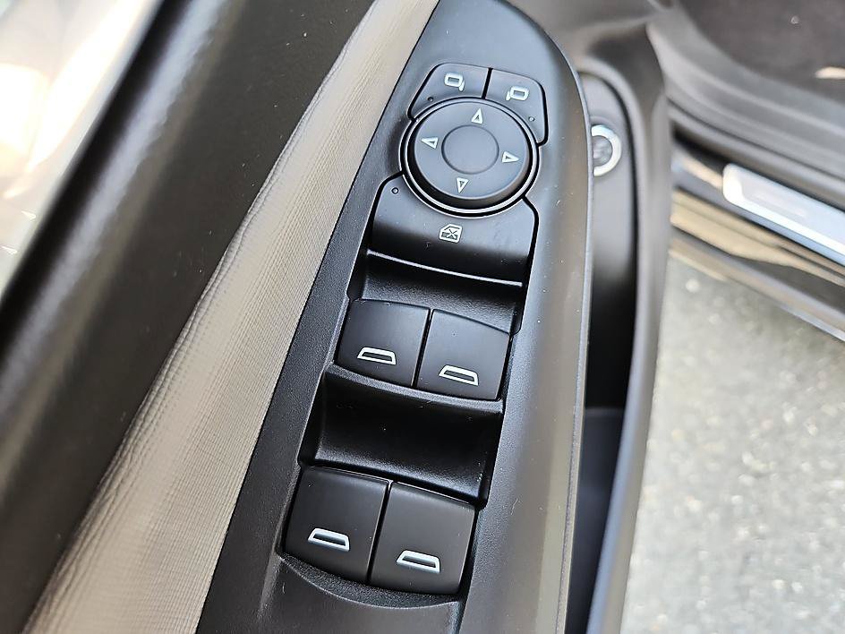 Used 2025 Ebony Twilight Metallic Buick Avenir image 16