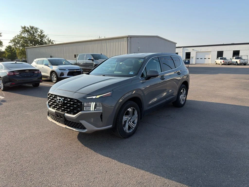 Used 2022 Gray Hyundai SE image 8