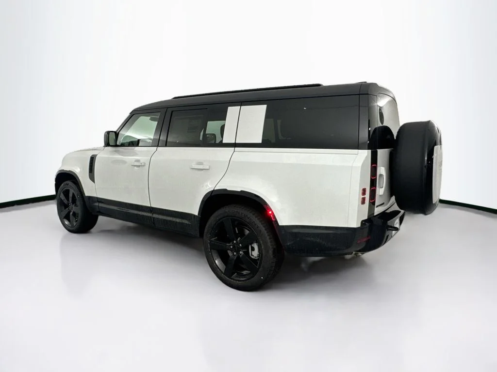 New 2026 Fuji White Land Rover X-Dynamic SE image 7