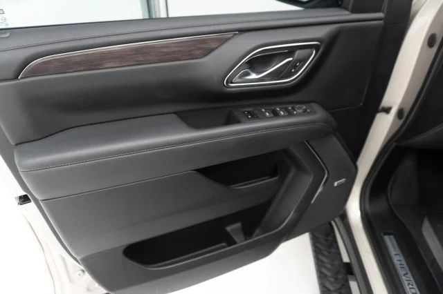 Used 2023  Chevrolet Z71 image 17