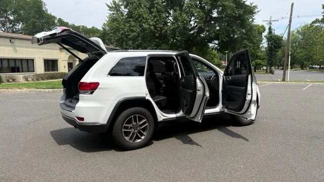 Used 2020 Bright White Clearcoat Jeep Laredo image 25