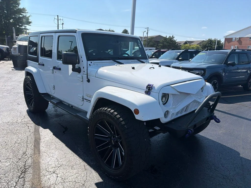 Used 2015 White Jeep Unlimited Sahara image 3