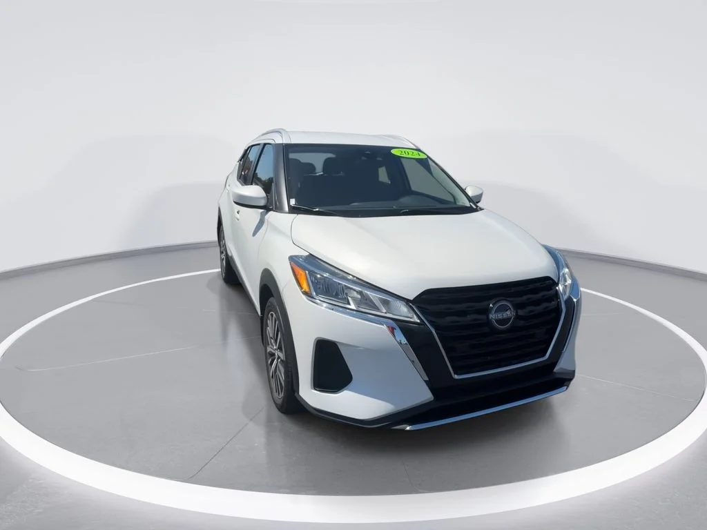 Used 2024 White Nissan SV image 2